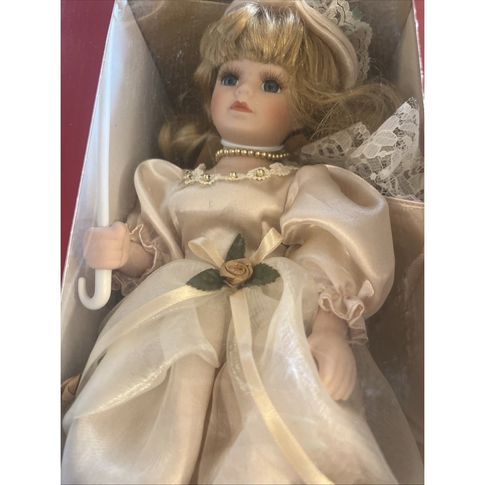 Century Collection Genuine Porcelain Doll Lamp - Picture 4 of 6